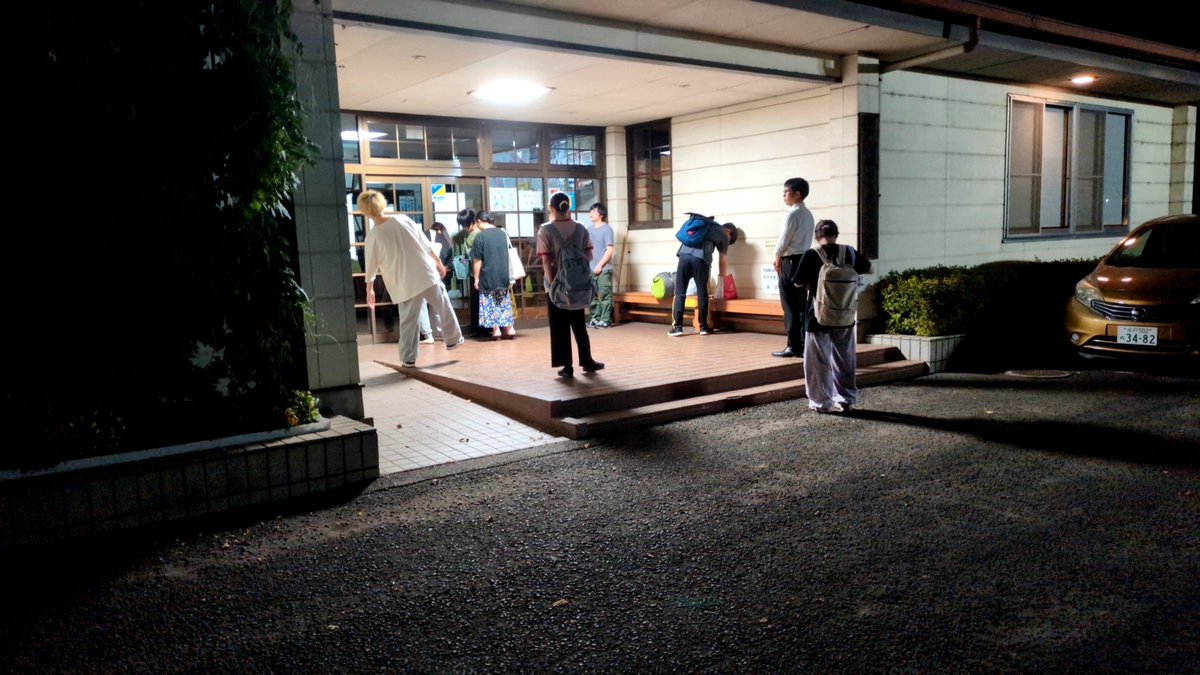 kimitojacuzzi's tweet photo. 【本番まであと4日】
青春補完計画を常に実行している「大人の放課後部」ことキミジャグです。
学生時代楽しかったことやできなかったことをやる。
とりあえず夜のコンビニでみんなでアイス。部活帰りのよう。

青春なんて何度やったっていい。
青春不足の方はキミジャグへ。

そして、明日はゲネ！！ https://t.co/Z8kZ9gDa5K