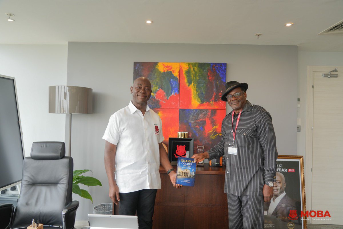 mobafraternity's tweet photo. 150 YEARS OF LEGACY, LAW &amp; KWABOTWE 🔴⚫️

Prof. Philip Ebow Bondzi-Simpson (MOBA ’78), co-author of Ghana’s Courts: 1876–2026, presented a copy to Ebusuapanyin Moses Kwesi Baiden Jnr.

#MOBA #MfantsipimAt150 https://t.co/n7BzYmXVjF