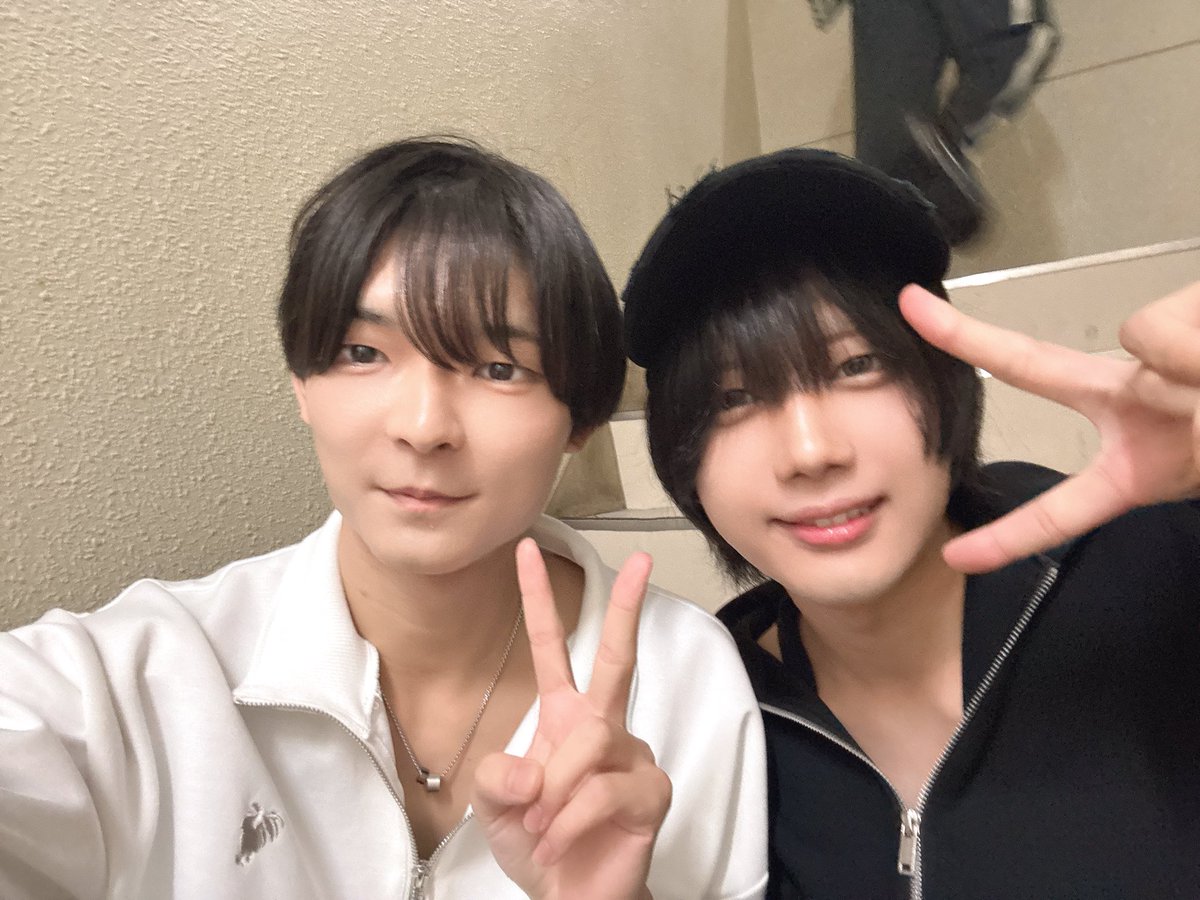Yuito_blueun's tweet photo. 先輩と写真を撮ろう!!day17
のいくん！写真撮ろうって言ってくれてめちゃくちゃ嬉しかった✌️面白いからもっと話したーい!!
@noi_XV 
 #メン地下  #メンズ地下アイドル https://t.co/V2GKDRilDG