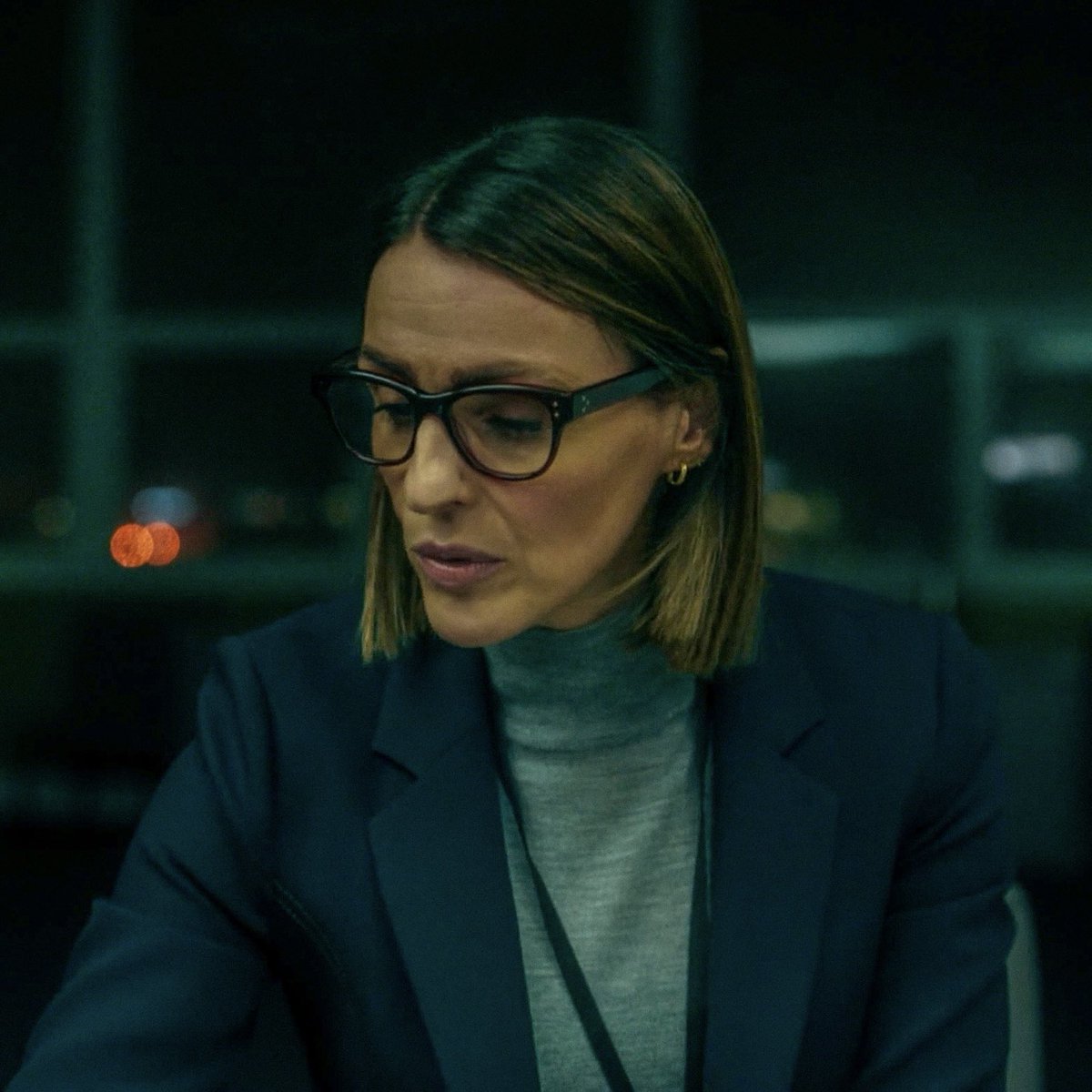 sharpelances's tweet photo. save me, women in turtlenecks. save me 🤕 https://t.co/v6QOgcHagI