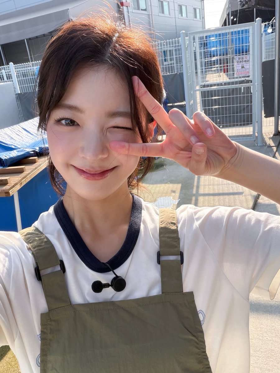 O72I_VI7's tweet photo. 얼굴은 한결같이 초미녀 강아지, 마음은 변함없이 착둥이 천사… https://t.co/bzKdLkRrrf