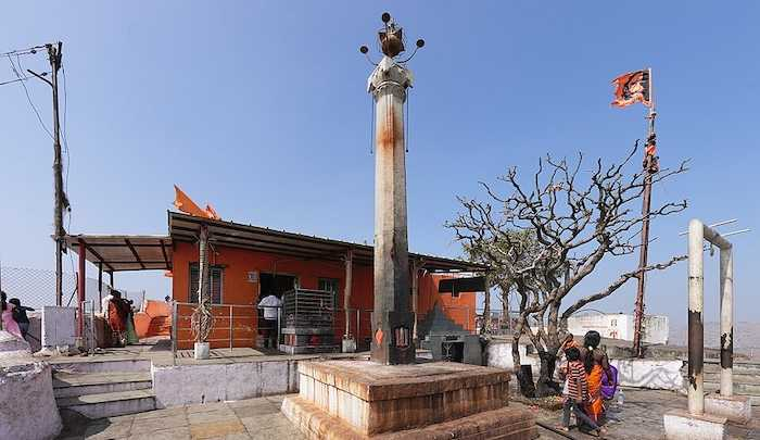 jihadwatchRS's tweet photo. India: Muslim defiles Hindu temple by urinating inside it, cops search for motive

Even in India, apparently, they play the game of pretending to not know the motive of people such as Mohammed Jaffer. In reality, there was nothing unclear at all about his motive. He was demonstrating his contempt and hatred for Hindus and Hinduism, whom he considers “unclean” (Qur’an 9:28).

Read more at the link in the next post.