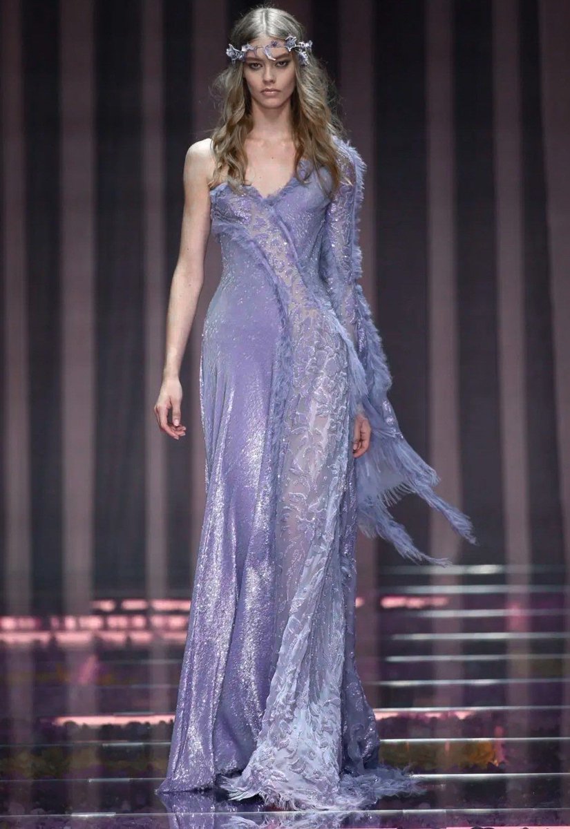 katebagysl's tweet photo. versace fairytale gown, 2015 https://t.co/Fxz22CC4hc