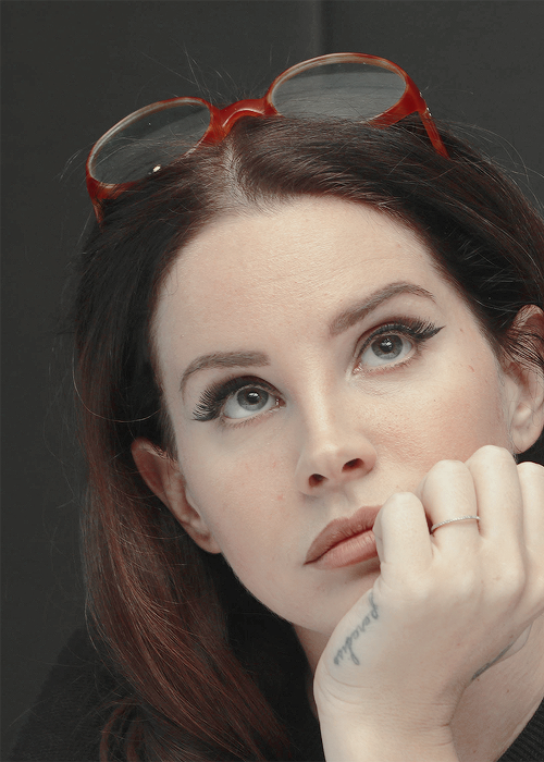 lanastanpic's tweet photo. lana del rey https://t.co/egGMeEGk3B