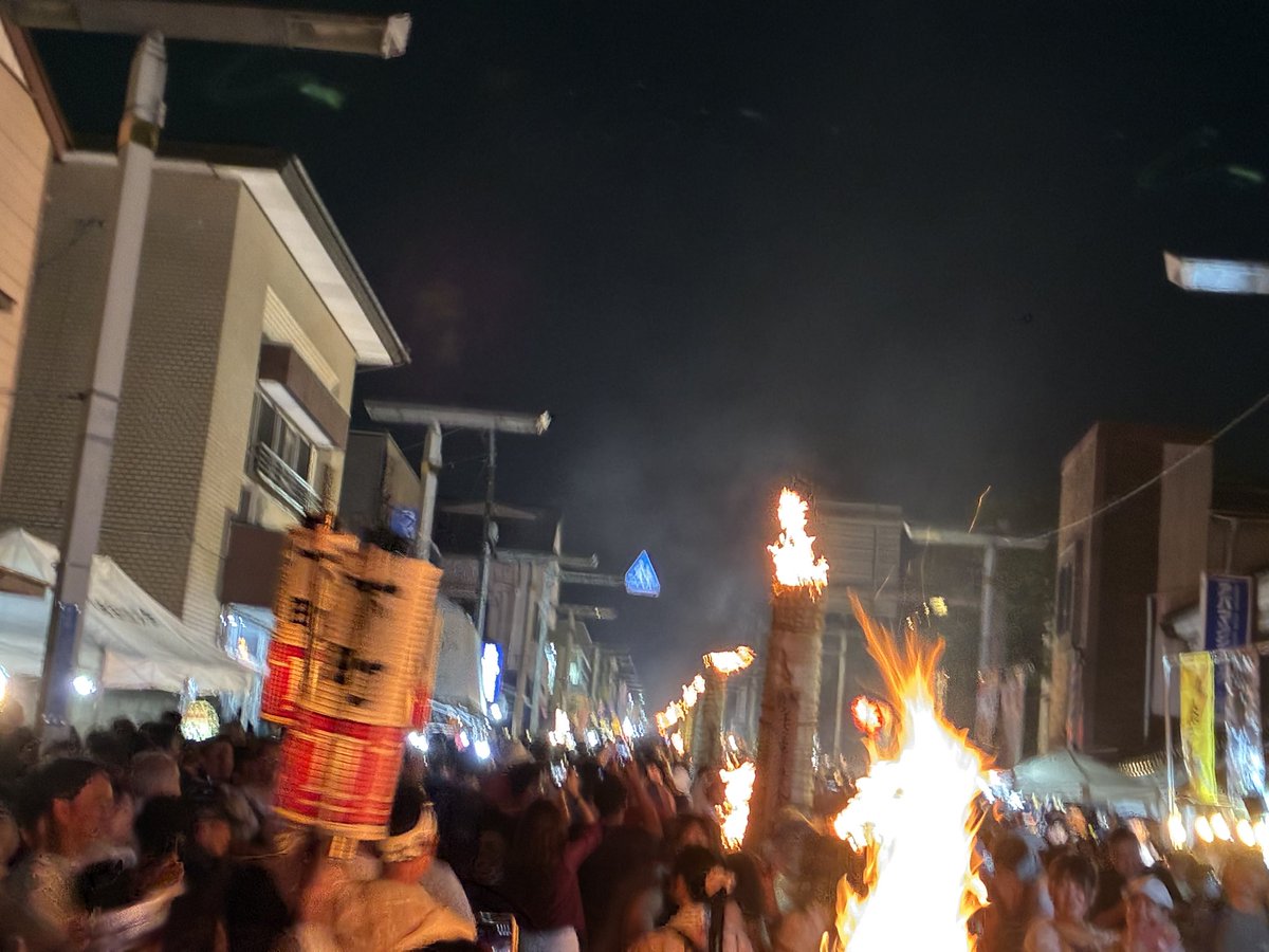fujigokokankou's tweet photo. 夏山の終りを告げる、吉田の夜を焦がす炎。吉田の火祭り。今年も多くの人々で賑わいました。
撮影日:2026.08.26
#富士山
#吉田の火祭り
#富士五湖
#mtfuji
#fujiyama https://t.co/hDAhKS6oJ0
