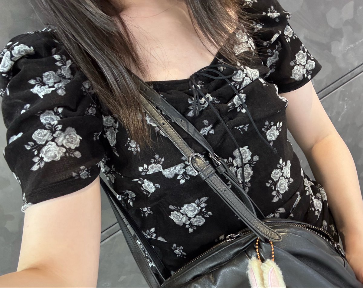 ksnt0's tweet photo. fetico可愛すぎるけど着てみたらもっと可愛くてヤバい；；ラス1お迎えできたの本当に運命 この可愛さ伝わるかな
労働終了後につき髪が終わっているのは許してほしい https://t.co/A6uHILqBGk