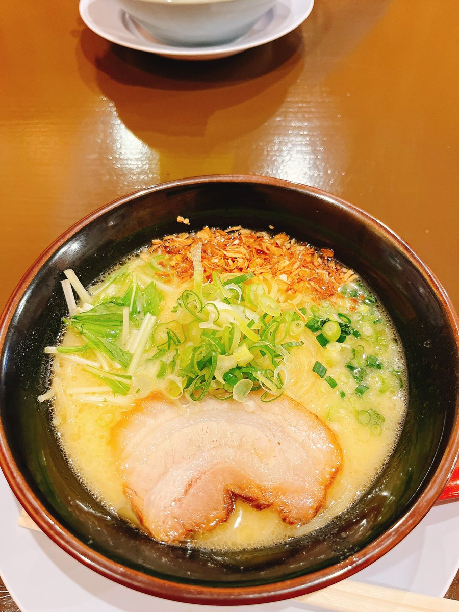 Bivara73's tweet photo. 好きなラーメンと、かき氷を食べました♪
ドバイチョコ美味し🍫 https://t.co/NnHRkQlNoA
