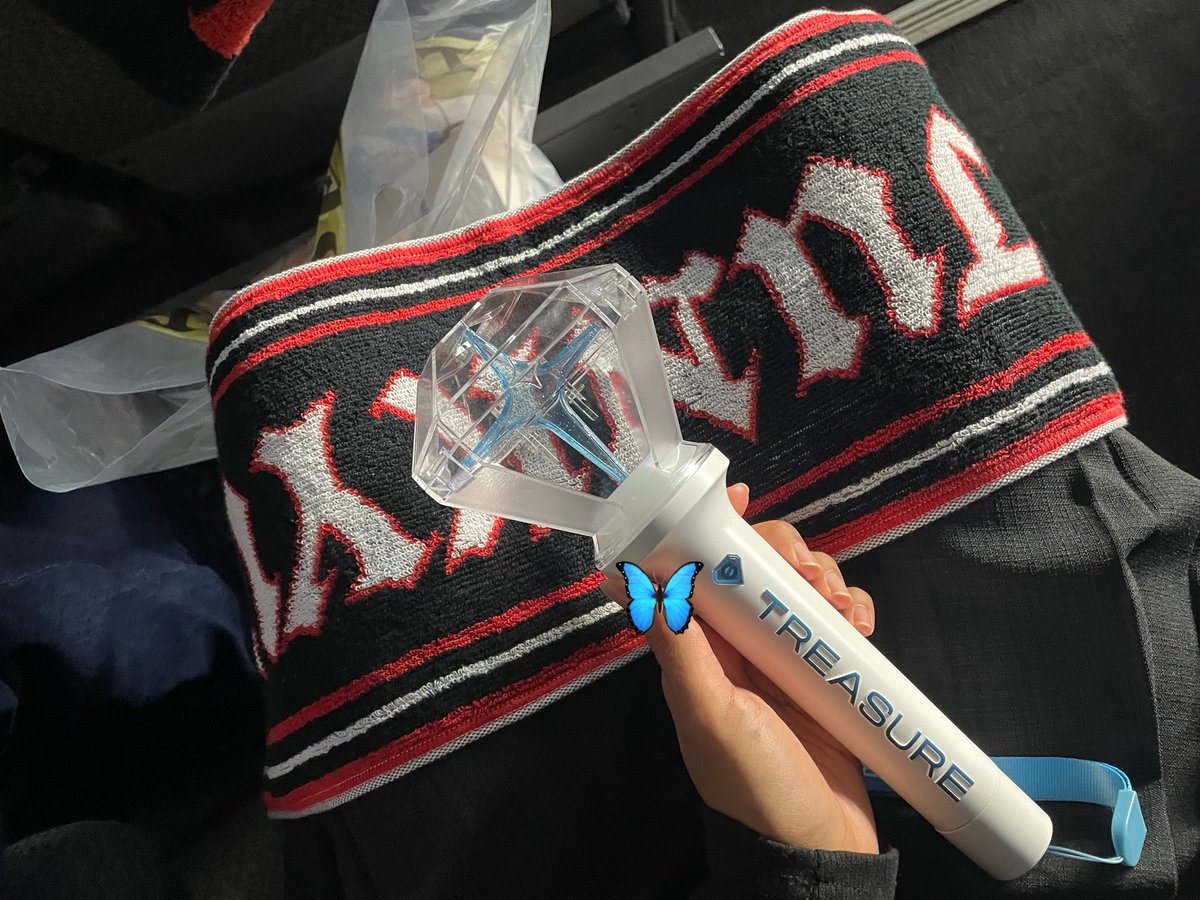 bittermoonside's tweet photo. And here I stand 🩵✨

Treasure’s concert in Fukuoka will forever be one of my biggest flexes 🥹 
Getting to high five Jihoon, Doyoung, and Junghwan is an experience I’ll never forget 🩵💎✨ https://t.co/EKtHubjjrW