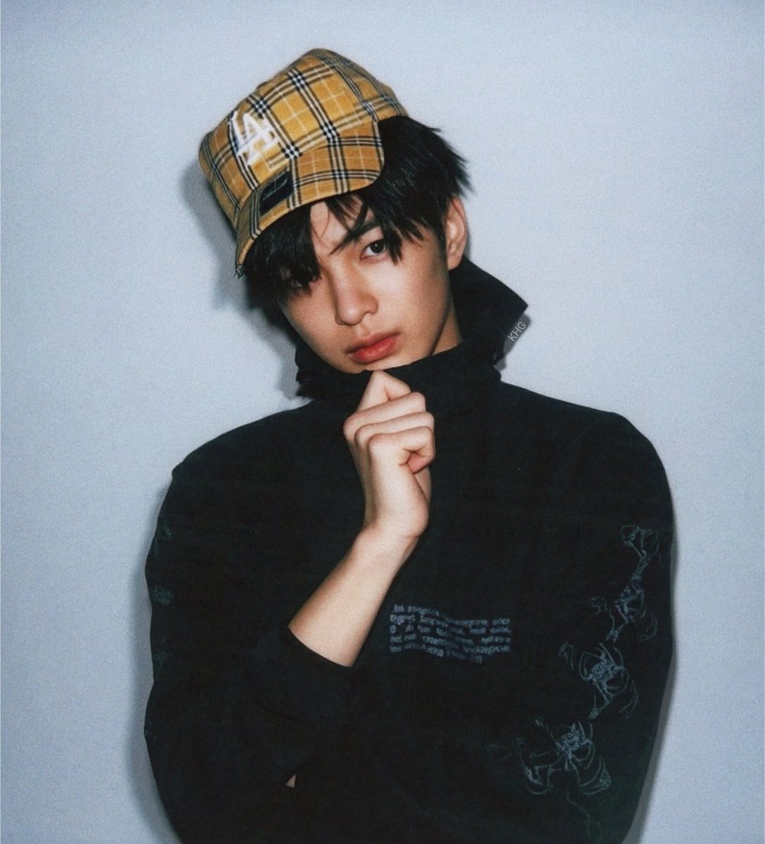keonhoguide's tweet photo. [260826] ELLE Exclusive interview, Keonho cut.

💬: Both “PACK IT UP” and “MONEYMONEYMONEY” were selected from music that didn’t make it onto the original GREENGREEN EP. What made these two tracks feel right to revisit and share with listeners now?

🐶: PACK IT UP came from a moment when we were packing our bags, and MONEYMONEYMONEY came from thinking about what money means in our lives. Since both songs were inspired by our own lives and experiences, I think they were able to continue the story of GREENGREEN. PACK IT UP also has a special meaning for us because it grew out of the content we filmed around the time of our debut, about a year ago.

💬: Both new tracks come from very everyday, spontaneous experiences. Do you think some of CORTIS’ best ideas happen when you’re simply hanging out together rather than consciously trying to make music?

🐶: I think PACK IT UP is a really good example of that. About a year ago, we were packing our bags to go to the US to work on our first album. Since it was late at night, we were starting to lose focus and kept getting distracted. We ended up doing beatboxing, which we’re not even very good at, and freestyling, and we almost ended up staying up all night. Later, that moment became part of our content, and we eventually developed it into a song. So I think those kinds of everyday moments can naturally become a big source of inspiration for us.

💬: Who are your biggest style influences right now? Are there any artists, designers or even fictional characters whose style you’d love to experiment with?

🐶: There isn’t really a specific person or style that I have in mind. These days, I’ve just been spending time writing down the emotions I feel and the things that happen to me. I think those experiences will naturally find their way into my music and style over time.

💬: GREENGREEN_playextended marks your first anniversary as CORTIS. If you could leave a message for the five of you to read one year from now, what would you want to tell yourselves?

🐶: Stay calm, stay peaceful.

#KEONHO #건호 #CORTIS #코르티스