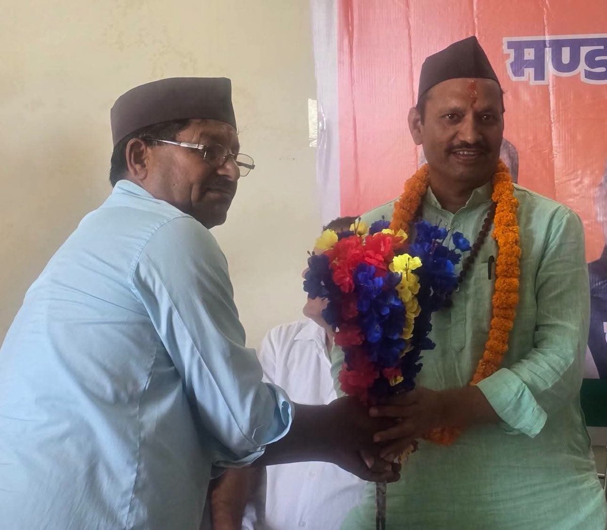 ManojPathakHLD's tweet photo. मा0 राष्ट्रीय अध्यक्ष श्री @NitinNabin  जी, मा0 प्रदेश अध्यक्ष श्री @mahendrabhatbjp  जी के दिशानिर्देशों में बूथ सशक्तीकरण अभियान के अंतर्गत बिठोरिया मंडल में  आयोजित महत्वपूर्ण मंडल कार्ययोजना बैठक में सहभागिता करने का अवसर मिला। 

#BJP4UK #BJPUttarakhand #BoothSashaktikaran https://t.co/dmSwEM5uaB