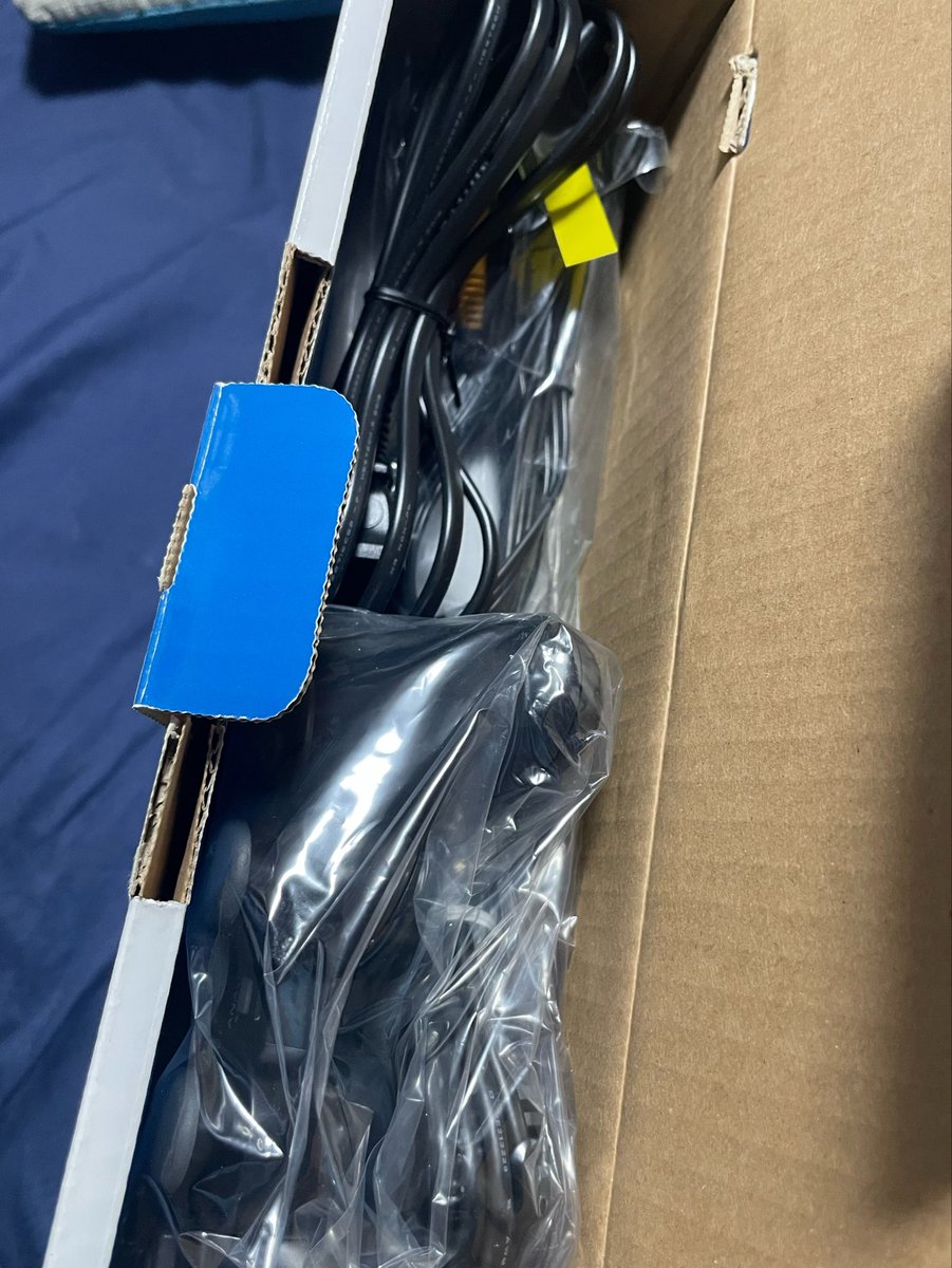 SilhouetteFOX_'s tweet photo. 中古で手に入れたPS2がまさかの(恐らく)新品でした2026年に新品のPS2開ける経験できるとは思いもしなかった https://t.co/jL3cH6zgt0