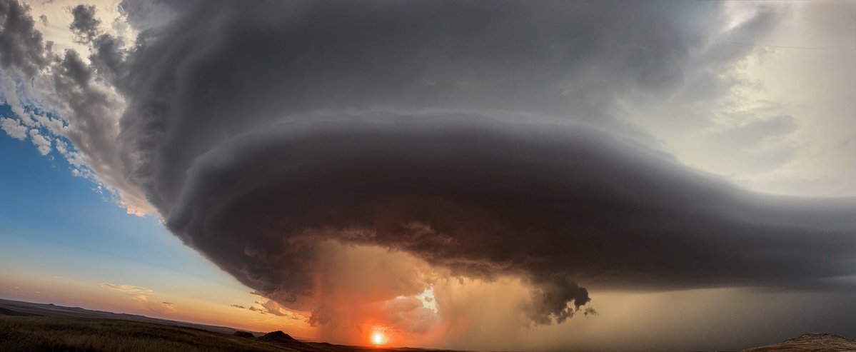MesoMedia_X's tweet photo. Accidentally captured the tornado in my structure pano. I was so blown away by the beautiful sunset I didn’t even realize it was there! https://t.co/R5UW7i1U8N