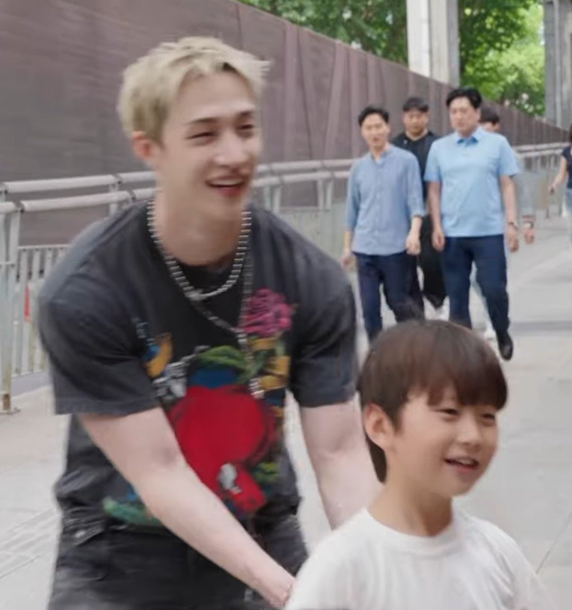 strawariberri's tweet photo. 🐺🐰

“geonwoo-ah, go get your dad!” chn nudges the little boy towards mnh, smiling so bright his dimples showed. “dad, come with me.” geonwoo turns around and grabs chn’s pinky, tugging him forward.

“aish, you’re such a clingy little thing.” chn laughs before looking up and+ https://t.co/SjyS1U4Uo2