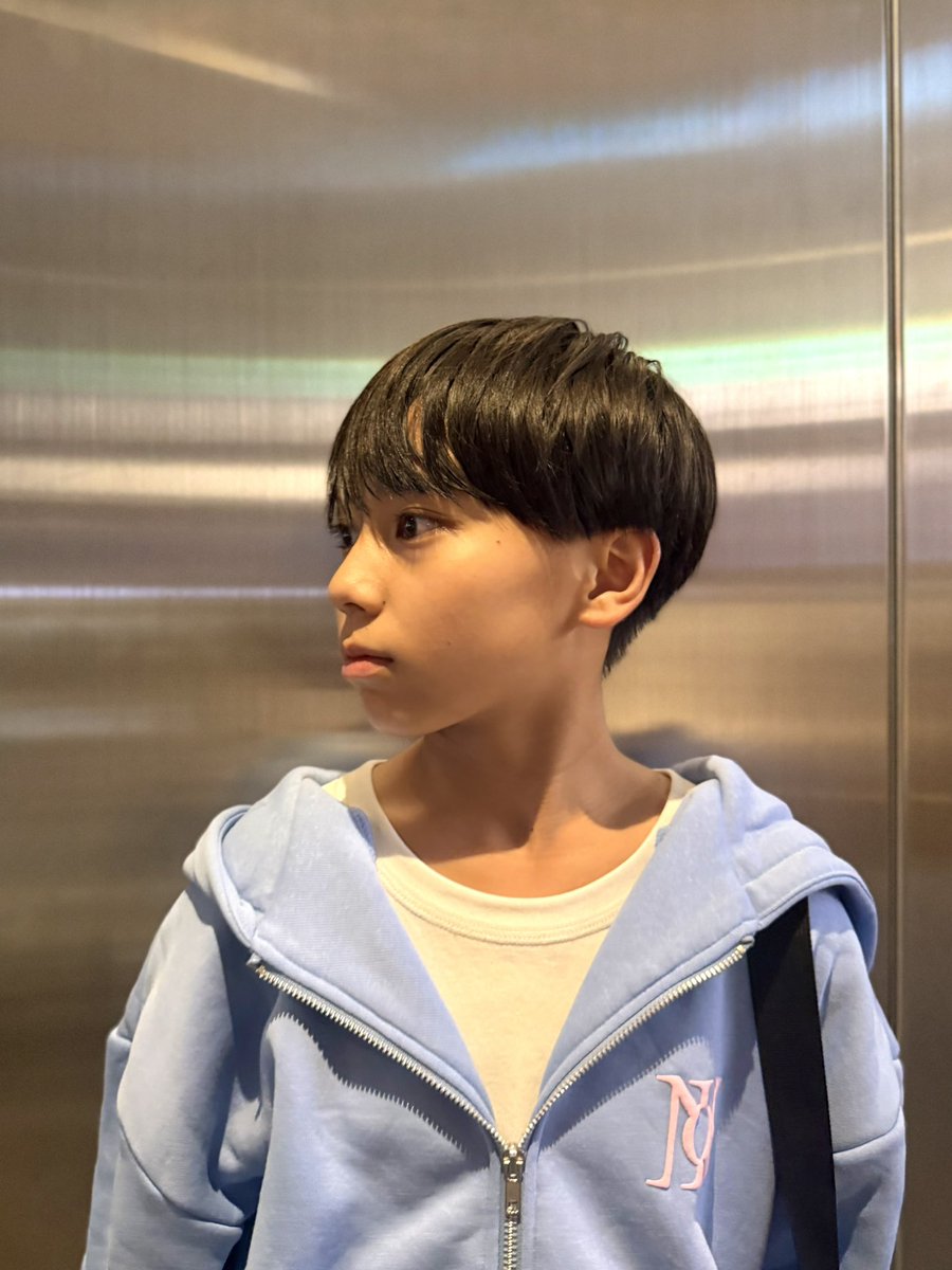 SHINGO___0505's tweet photo. Number_iさんファンミーティング東京1日目✨️
じんくんへの愛が強すぎて起毛パーカー着ちゃう🤭

#number_i #ファンミ #神宮寺勇太 #平野紫耀 #岸優太 #ファンミーティング #なんばーあい #numbersur26 https://t.co/HQK8TJjLoM