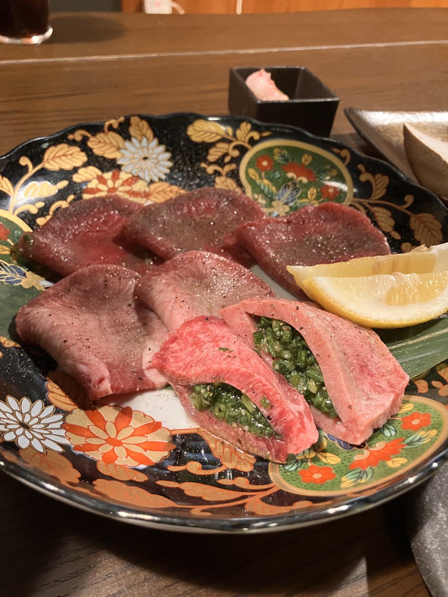 Micro_kiiro's tweet photo. 何も無い日の焼肉 
贅沢すぎる。 https://t.co/9y6A2rOdgw