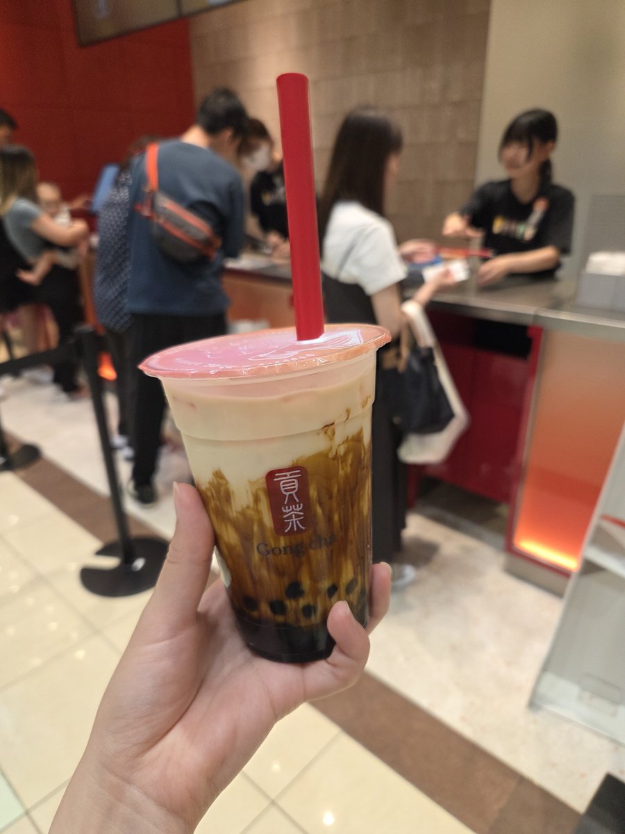 OneNineThree_'s tweet photo. 旦那の友達夫婦が遊びにきて、奥さん同士で数時間出かけてきてーと放り出されて焦ったけど、なんだかんだ楽しんだし初めての貢茶美味しかった(*´∀`) https://t.co/LOjkZ8G0D3