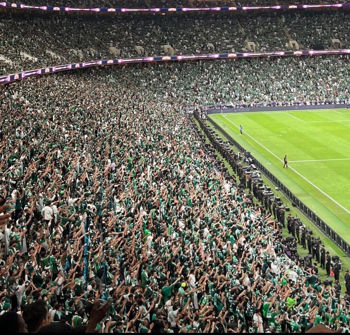 M_O_H_1937's tweet photo. والله ياكمية ضغط في التايم وصياح جميل هذا واحنا دوبنا ب نلعب المباراة المؤهلة للنهائي ورغم كذا الجماعة مكتومين كتم ..

يالله يارب ياكريم انك تكرمنا الليله بفرحة التأهل وبعدها فرحة تحقيق البطولة العالمية والتاريخية بطولة القارات ..💚💚💚 https://t.co/L3vKBhf18M