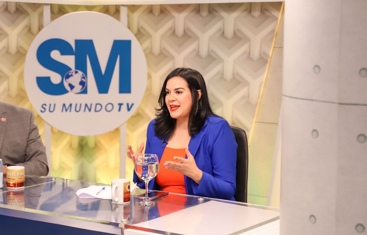 SuperateRDO's tweet photo. Para garantizar que la ayuda llegue a quienes más lo necesitan, @addysthen destacó la ampliación de los servicios en zonas fronterizas y comunidades alejadas mediante nuevos espacios comunitarios y programas de formación. 

Complementando esta labor, @juanherrerard explicó que la institución está refocalizando las políticas de reducción de la pobreza escuchando de forma directa a las familias e incorporando a hogares con un Índice de Calidad de Vida (ICV) de alta vulnerabilidad que aún no reciben protección social.

#Supérate