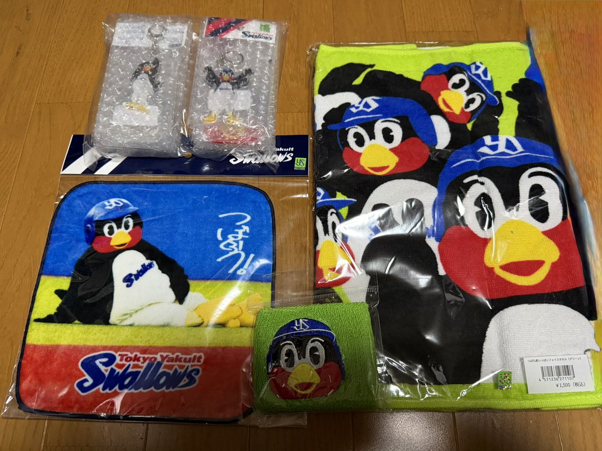 FIGHTERS2009's tweet photo. 日曜に購入して今日届くって早過ぎ笑
15%OFFだから前から欲しかった物
買いまくった笑
試合は負けたけど笑
はぁ〜つば九郎、つばみちゃん可愛くて❤️
グッズが増える増える笑
#loveswallows
#つば九郎
#つばみ https://t.co/cJgQ8tsA67