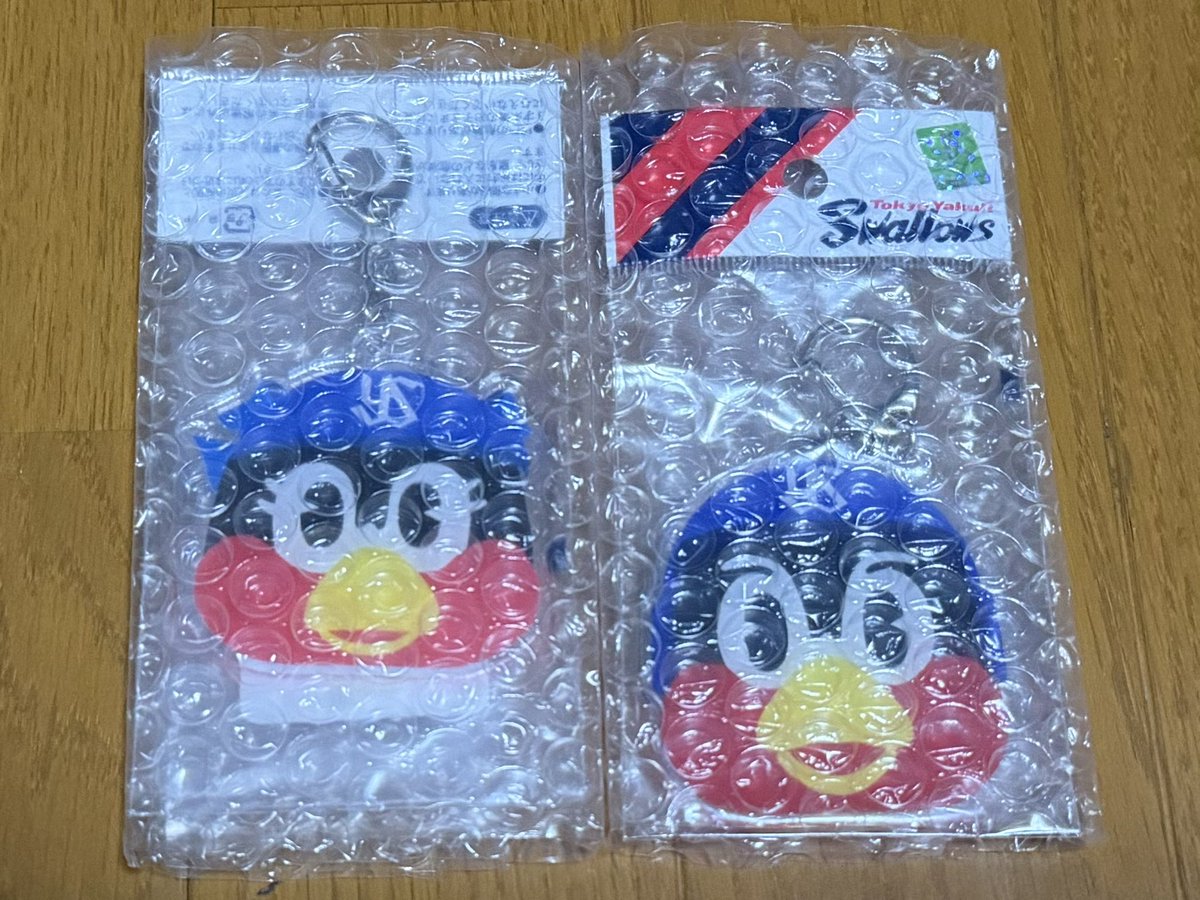 FIGHTERS2009's tweet photo. 日曜に購入して今日届くって早過ぎ笑
15%OFFだから前から欲しかった物
買いまくった笑
試合は負けたけど笑
はぁ〜つば九郎、つばみちゃん可愛くて❤️
グッズが増える増える笑
#loveswallows
#つば九郎
#つばみ https://t.co/cJgQ8tsA67