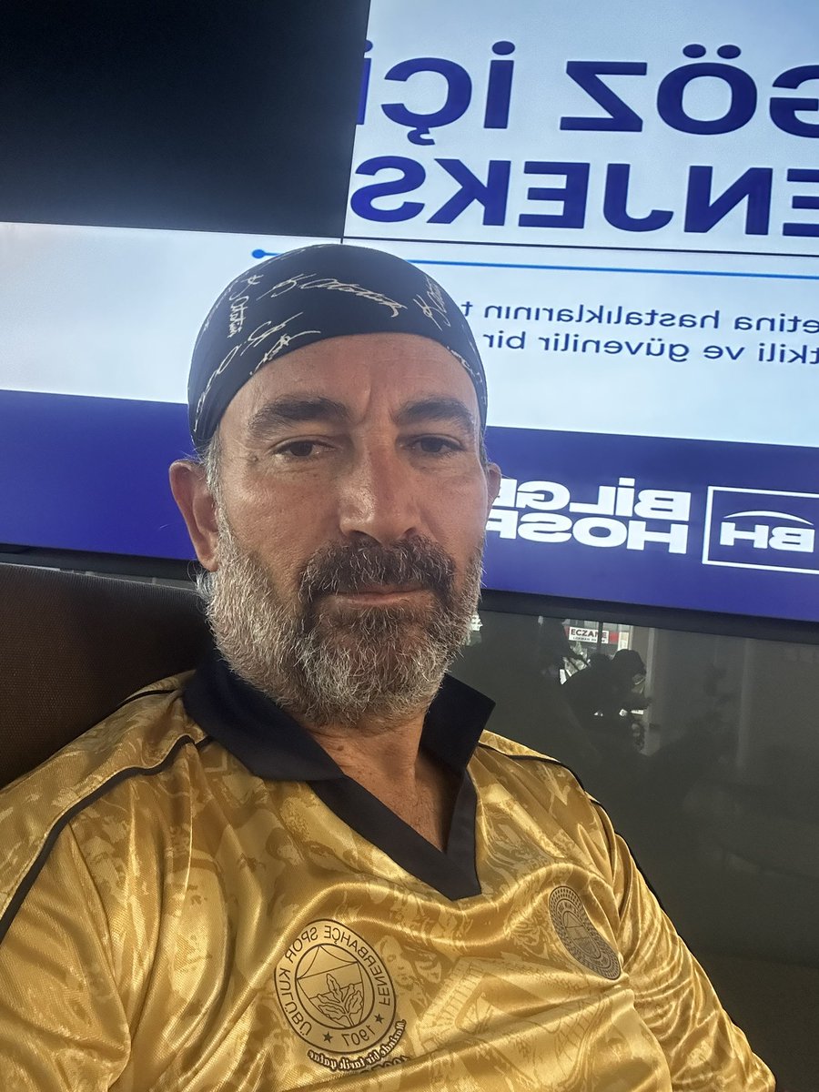 MehmetFenerli71's tweet photo. Bugünki Fenerbahçe maçını kalbimizle destekliyoruz. 
#OLFB #OLFenerbahçe https://t.co/SbLgmJ5QTD