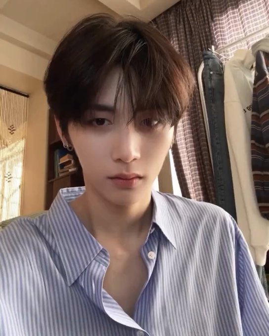 tes4n's tweet photo. 잘생겼어…야옹~😾 https://t.co/dTVGUCUXq9