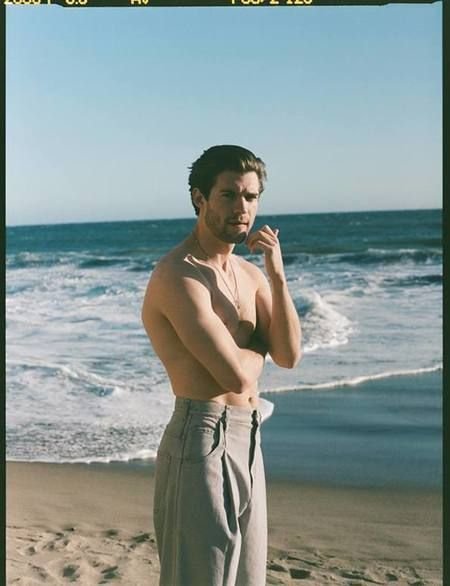 Corenswetcult's tweet photo. Somewhere in this photo is a beach. Allegedly. https://t.co/lAmHF3Adww