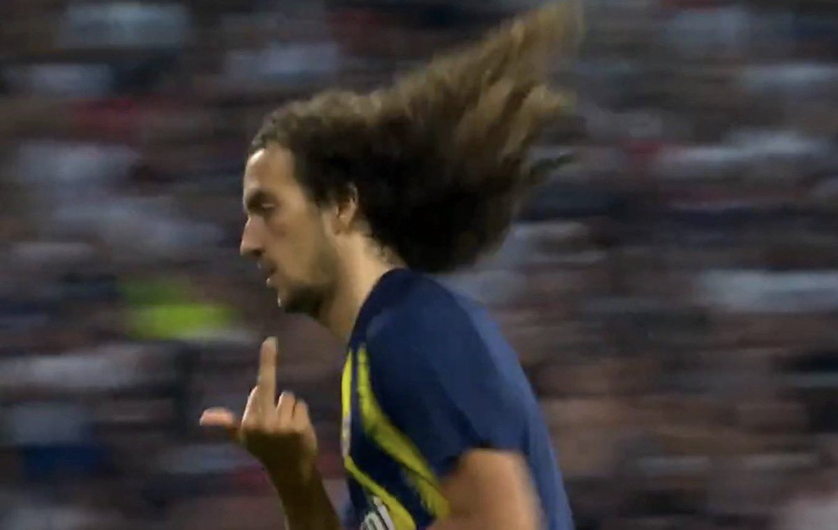 champ1om's tweet photo. La réponse de Mattéo Guendouzi : 
(Photo : @lequipe) https://t.co/ysS7x3YeIF