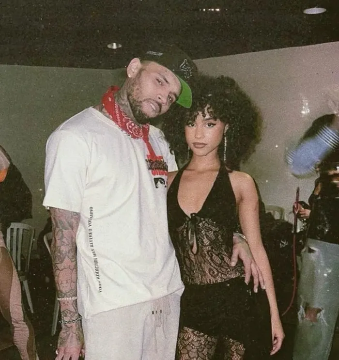 kattstd's tweet photo. Tyla es mujer, le abrió los conciertos a Chris Brown en su gira, nadie dijo nada, que raro, no? https://t.co/emHsfPip6M