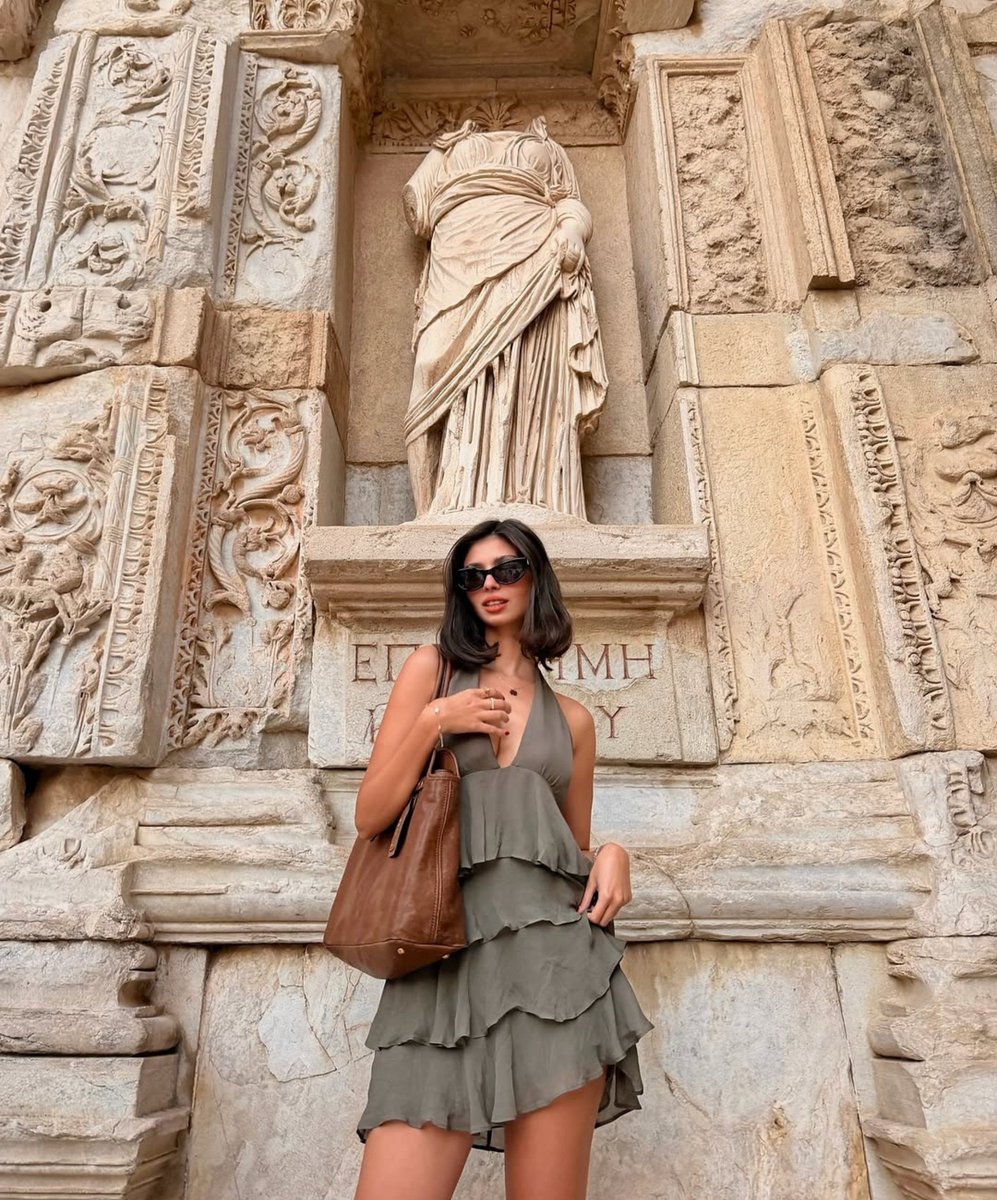 huyde12's tweet photo. Zeynep Atılgan, TBD set öncesi tatilin tadını çıkarmaya devam ediyor 💥 https://t.co/1UDHLc0Zp1