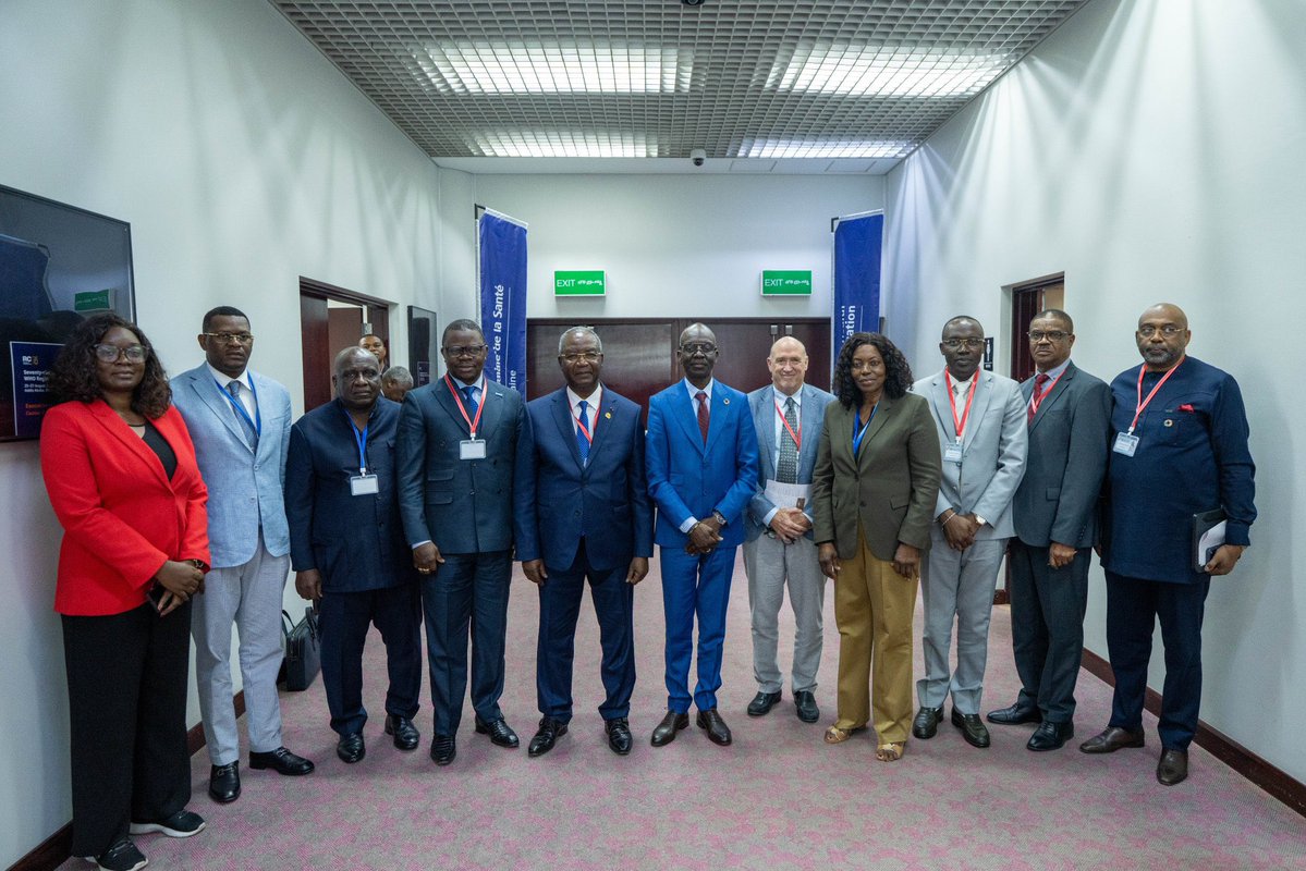 OMSCongo's tweet photo. En marge de la #RC76AFRO, échanges entre le Ministre @IbaraRosaire et @ProfJanabi, Directeur régional de l’@OMS_Afrique, en présence du Dr @sodjinoudossou Rep. @OMSCongo.
Discussions sur préparation à #Ebola, renforcement des districts sanitaires et systèmes de santé résilients. https://t.co/K8AtDqnJSH