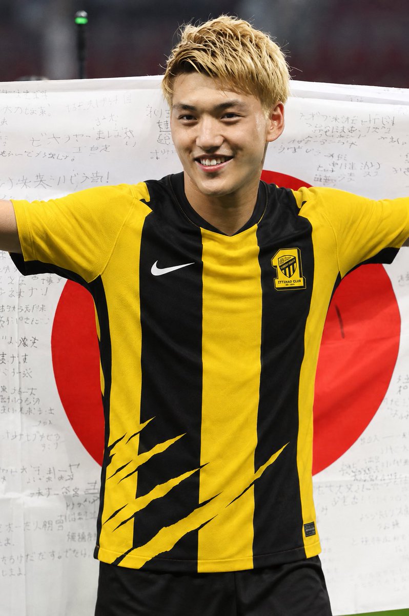 Rayan_alshmemry's tweet photo. RT @10turki: この日本人スター選手は数時間以内にサウジアラビアのアル・イティハドに加入する予定だ。契約はすべての詳細が確定しており、関係者全員が移籍に同意している。

✅🐯 🇯🇵🇸🇦 #ittihad https://t.co/o3sQUaI3Ao