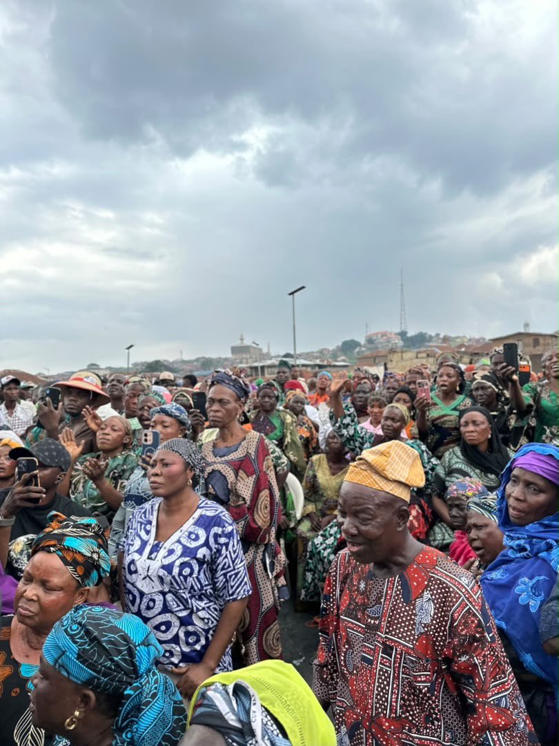 TeamAdekanmbi's tweet photo. Hon. Bimbo Adekanmbi visited Oranyan Market today to meet with traders whose livelihoods were affected by the fire.

He listened to their stories, shared in their pain and reassured them that they would not be left alone in this difficult moment.

The fire may have taken their businesses, but it must not take their hope. We stand with the traders of Oranyan Market and remain committed to supporting their recovery and rebuilding stronger.

#Omituntun3.0 
#Bimadek 
#APM
#BimboMaSeyi