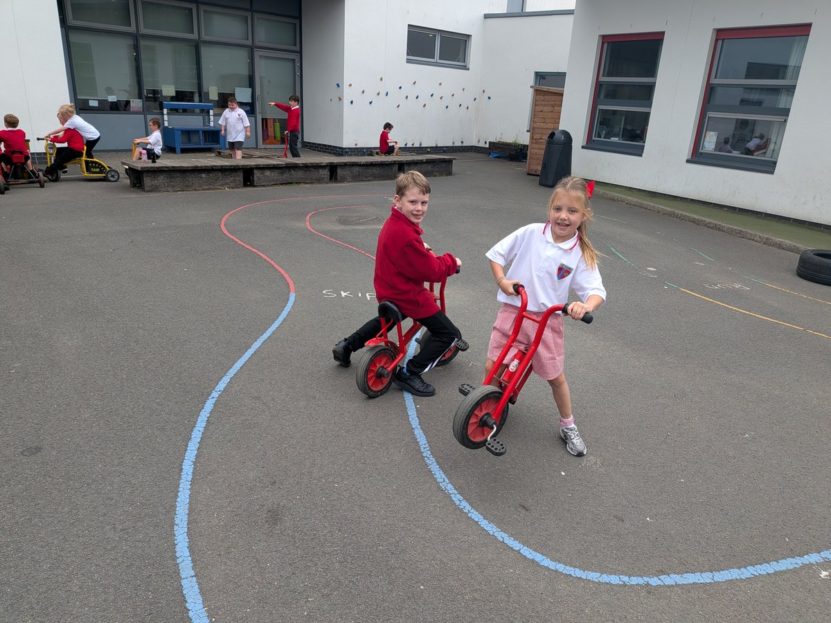 NewarkP3_A's tweet photo. We enjoyed time outside yesterday 🥰 lots of excitement over finding a ladybug 🐞 the children made it a nice house 😁 https://t.co/0YbqLRei9s