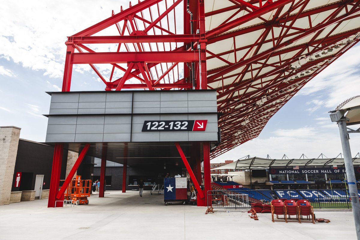 ToyotaStadiumTX's tweet photo. Applying the finishing touches 🎨 https://t.co/Fs2RPNbvX0