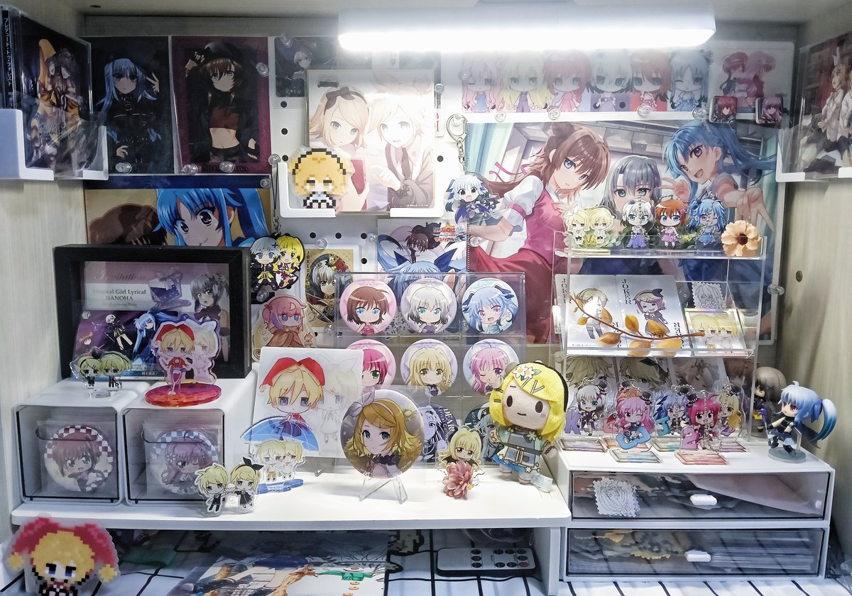 dslyak6_663's tweet photo. 纯给自己看的置顶。

Evillious：Hänsel/Pollo/Lemy、Gretel/Arte/Ney，我喜欢lemney（左右固定）我特别不喜欢lemrin。
Nanoha：Dearche、Stern、Levi、Yuri、Amitie、Kyrie。

我不会画画。 https://t.co/QF56knQtt8