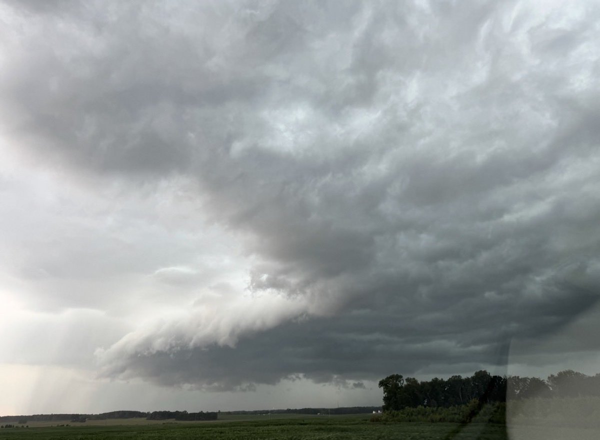 ChaserBarbie's tweet photo. Shelf cloud and outflow boundary near the nuclear plant southwest Athens at 2:15 PM #severeweather #ALWX #shelfcloud https://t.co/DBzYCVp2LR