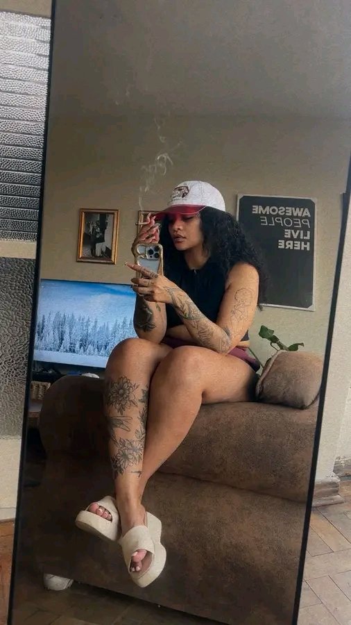 arriecakes01's tweet photo. Let’s smoke https://t.co/XM1BnsBJ0L