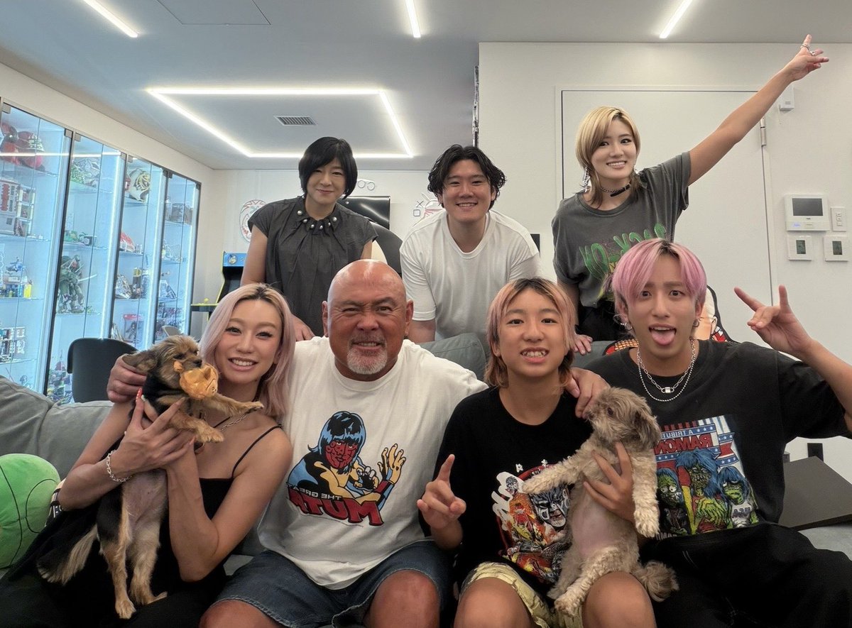 muto_keiji's tweet photo. 武藤家と倖田來未家➕お腹のベビちゃんと🤗
くみちゃん家でみんな揃って🤘 https://t.co/eG6Xbc0lJ4