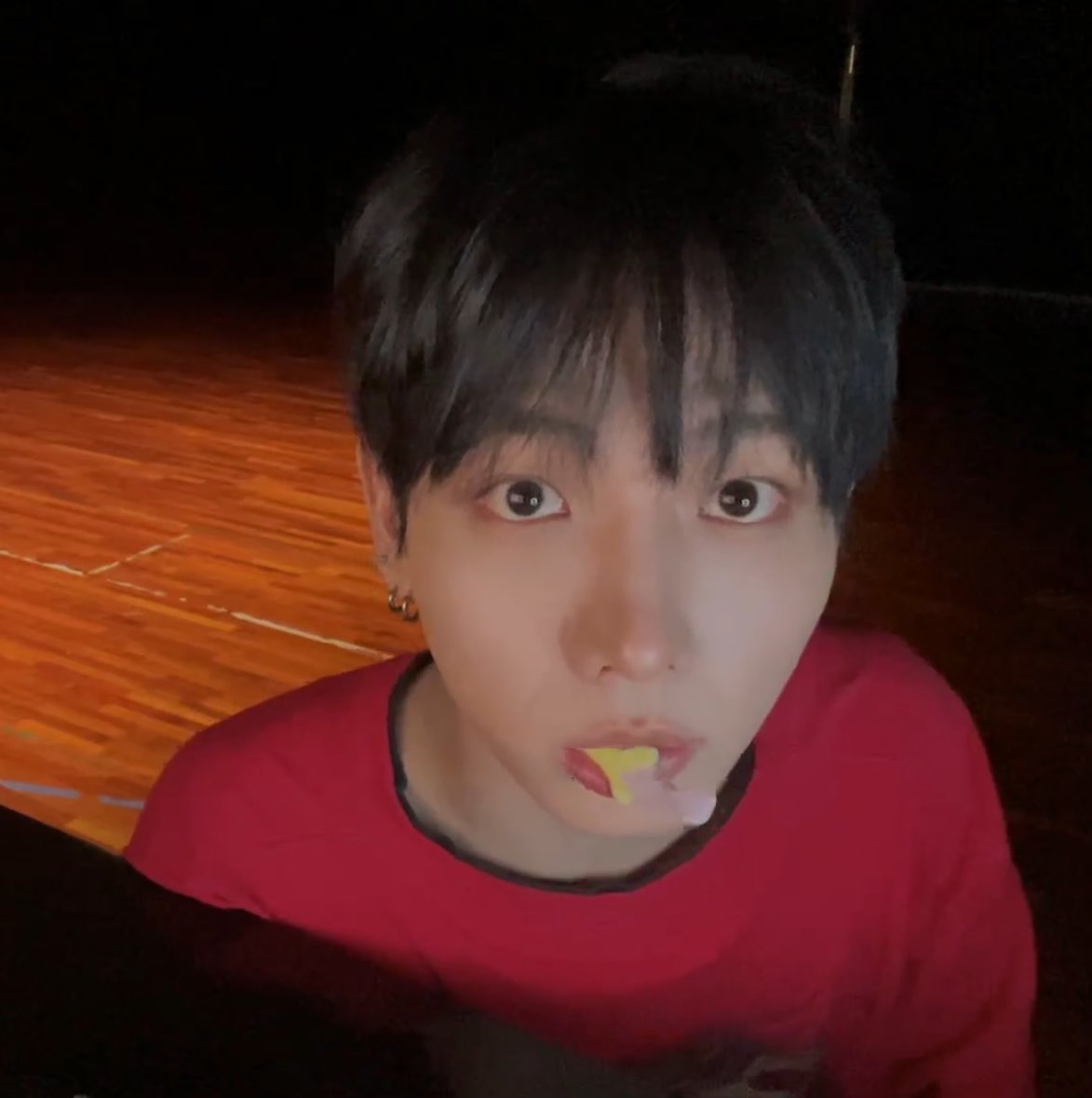 iluuubbg's tweet photo. 왜자꾸이렇게 쳐다보는겨 귀엽게 https://t.co/SuSfiryJVi