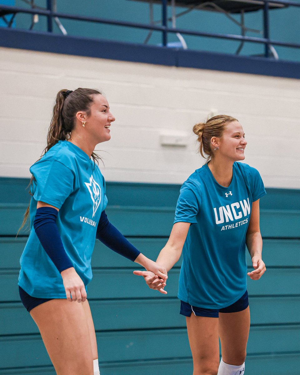 UNCWVolleyball's tweet photo. energy + effort 

#SeahawkVolleyball https://t.co/1VWZMcSaPh