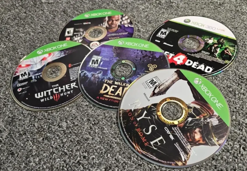 danielreen's tweet photo. 🟢Agora é oficial: será possível digitalizar a sua coleção de jogos físicos do Xbox One ou do Series X. Basta o jogador resgatar a cópia digital inserindo um disco compátivel em um console Xbox para vincular a copia digital a sua conta. Caso você venda ou empreste o jogo físico para outra pessoa, o jogo digital deixa a sua conta.

A função começa em 31 de agosto para membros do programa Xbox Insider e será ampliada nos próximos meses. Ao digitalizar o jogo também será possível jogar no PC ou mesmo jogar em nuvem.

Achei uma excelente iniciativa da Microsoft!

Fonte https://t.co/rkI1HbIpjP