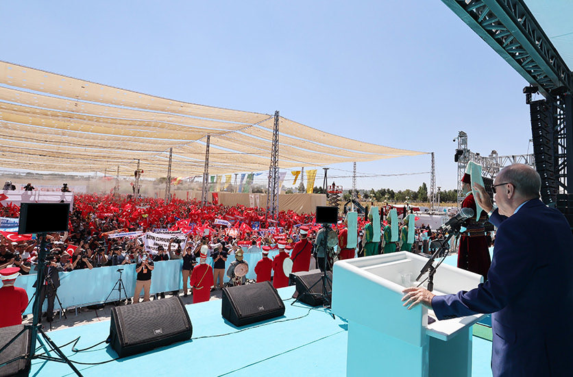 hayribaracli's tweet photo. Malazgirt’te, 955 yıl önce Anadolu’nun kapılarını bizlere açan büyük zaferin anlamını ve gururunu bir kez daha yaşıyoruz.

Cumhurbaşkanımız Sayın Recep Tayyip Erdoğan’ın teşrifleriyle; Sultan Alparslan Han’ı ve Anadolu’yu bizlere vatan kılan kahraman ecdadımızı Rahmet, minnet ve şükranla yâd ettik.

Malazgirt Zaferi’nin 955. yıl dönümü kutlu olsun. 🇹🇷