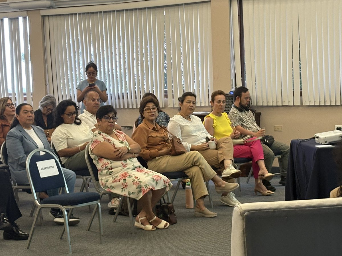 Rosario_Robles_'s tweet photo. Muchas gracias a @MonicaMendozaM por la invitación a este diálogo con sociedad civil en #Xalapa. Escuché sus propuestas una de ellas juicio político para Guadalupe Taddei por entregar el @INEMexico. Se suman a la Red Ciudadana de Defensa de México https://t.co/6qnEMupynK