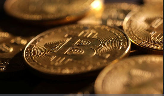 PythoDEX's tweet photo. JUST IN: Bernstein sees Bitcoin reaching $300K by 2029.
Analyst Gautam Chhugani expects $150K by mid-2027, with a $500K bull case if institutional capital accelerates
#Pythodex https://t.co/J2D6pay7q5