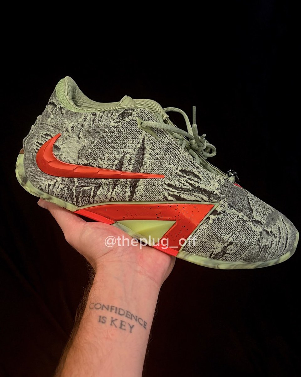 SoleRetriever's tweet photo. FIRST LOOK: Nike Ja 4 “Halloween” 🎃 @JaMorant 

🗓️ October 2026
📝 IO7939-300
💵 $145
📷 @basketpackfr / theplug_off https://t.co/Ffwh1jX17F