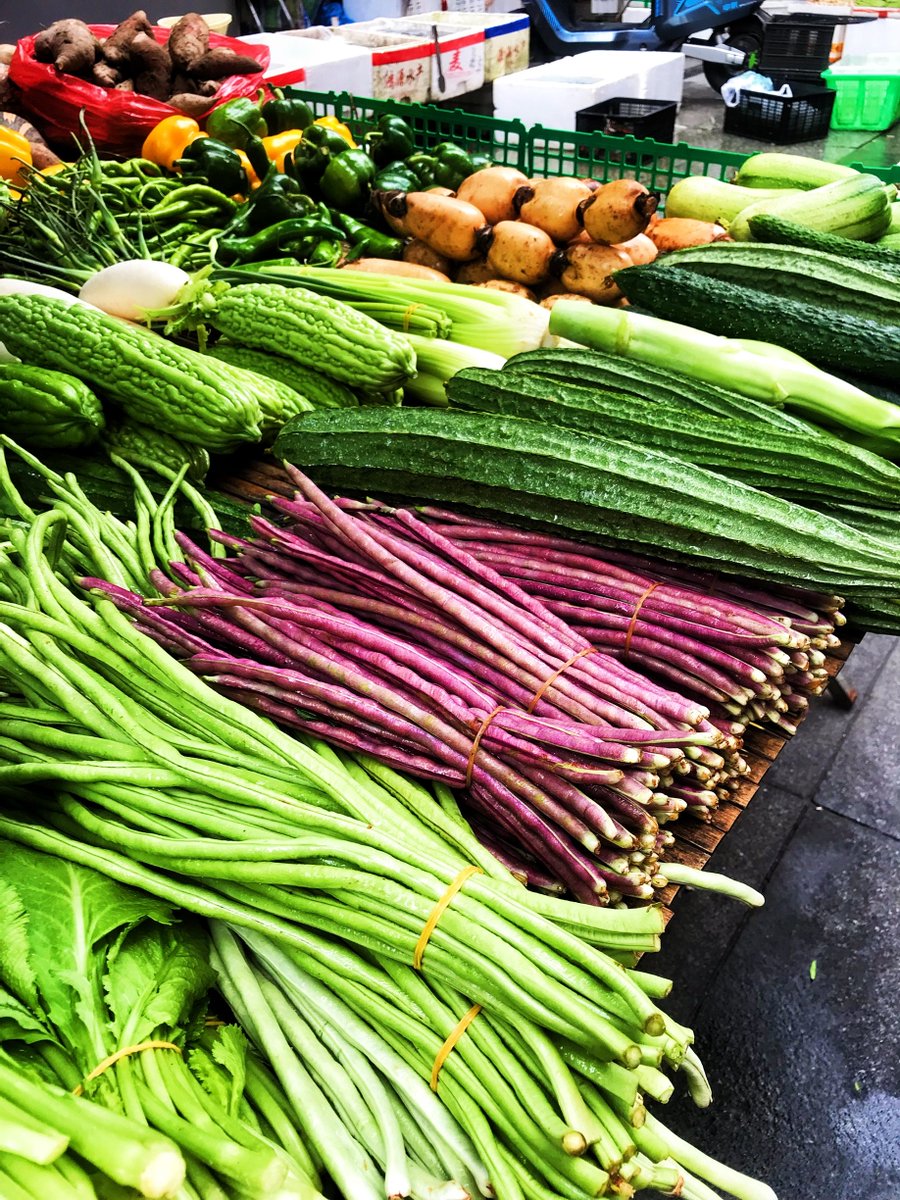 SulastriUsii's tweet photo. [Fresh seasonal veggies u0026 pasture-raised eggs on sale at local market—stock up for healthy weeknight meals!]， https://t.co/4AiD6LRyjC