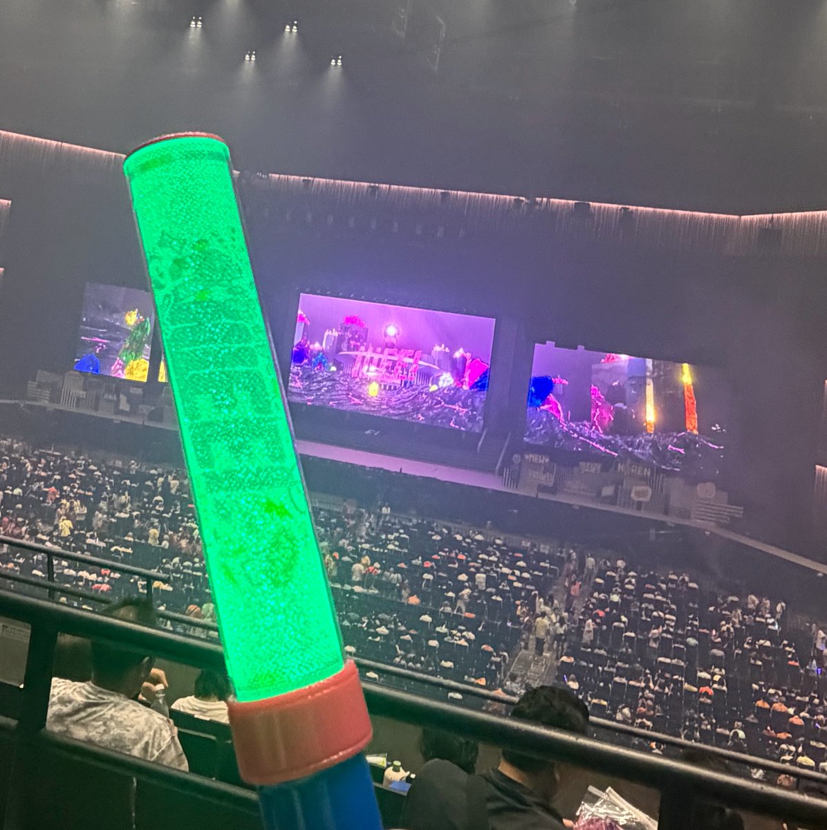 Marin_nonfic's tweet photo. iLiFE!さんKアリーナ横浜ワンマンLIVE『MEGALiFE!』見学させて頂きました💚
4時間超えのライブがあっという間に感じるほど楽しかったです...😭！！
武道館とはまた違った仕掛けや演出にも心踊りまくりでした🫶🏻︎ ̖́-
今日学んだことを活かして、自分もアイドルとして背中を追いかけ続けます✊🏻お疲れ様でした...！