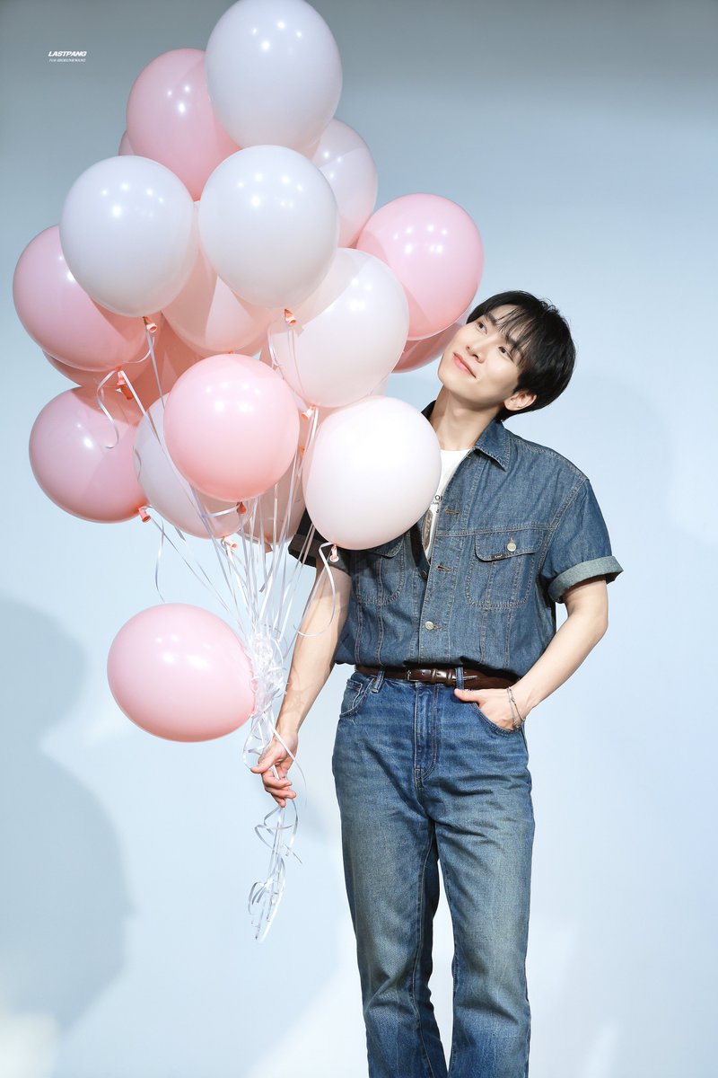 LASTPANG_SEK's tweet photo. 260823 마이스타굿즈
🎈
#서은광 #은광 #SEO_EUNKWANG #btob #비투비 #은광이가지켜보고있다
@BTOB_SEKwang https://t.co/w43wXnFlSa