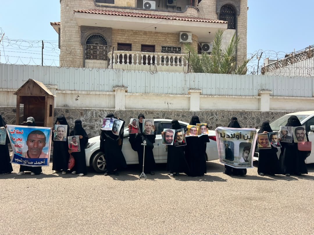 abducteesmother's tweet photo. The Abductees’ Mothers Association held a protest on Wednesday outside the headquarters of the National Commission to Investigate Alleged Human Rights Violations in Aden, coinciding with the International Day of the Victims of Enforced Disappearances, observed on August 30 each year. The protest called for the fate of all persons subjected to enforced disappearance to be disclosed and for an end to the years of suffering endured by their families.

During the protest, the Association’s leadership met with two members of the National Commission, Judge Dr. Mohammed Talian and Judge Nasser Al-Awdhali, to discuss the cases of those subjected to enforced disappearance and the suffering of their families, who have been left without information about their loved ones’ whereabouts or fate.

#MySonFreedomFirst 
#InternationalDayOfTheVictimsOfEnforcedDisappearance

🔗Details:

https://t.co/yHeN44VSJS